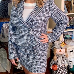 *GUESS* womens/juniors suit